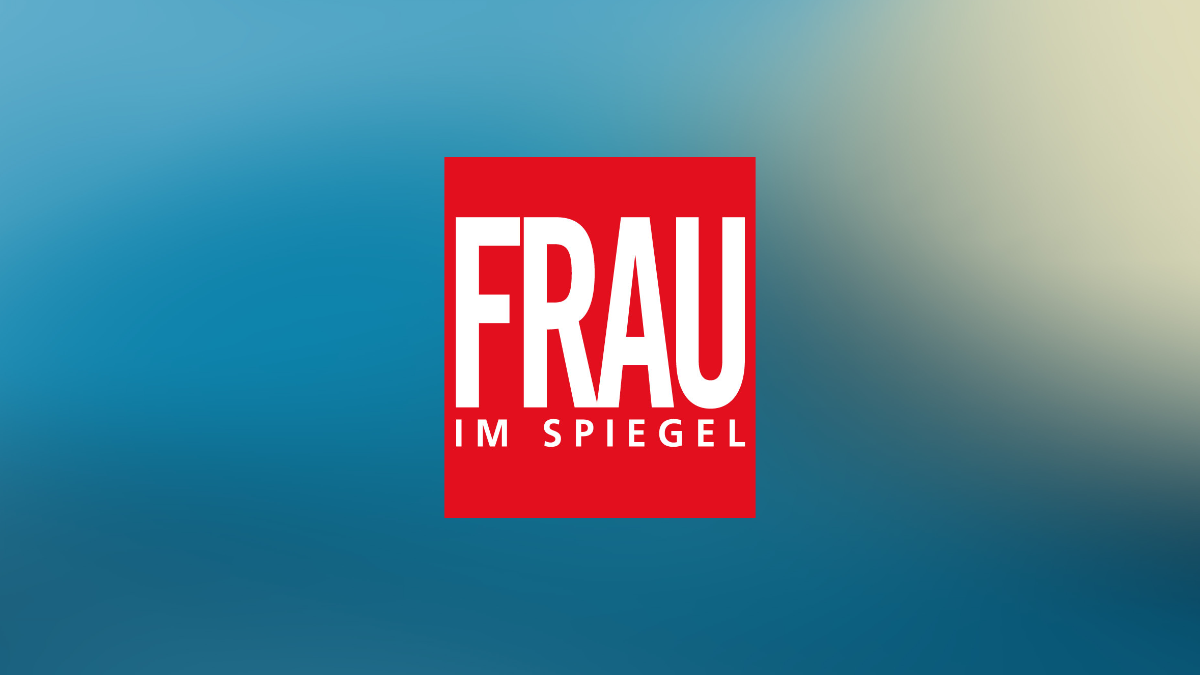 FRAU IM SPIEGEL